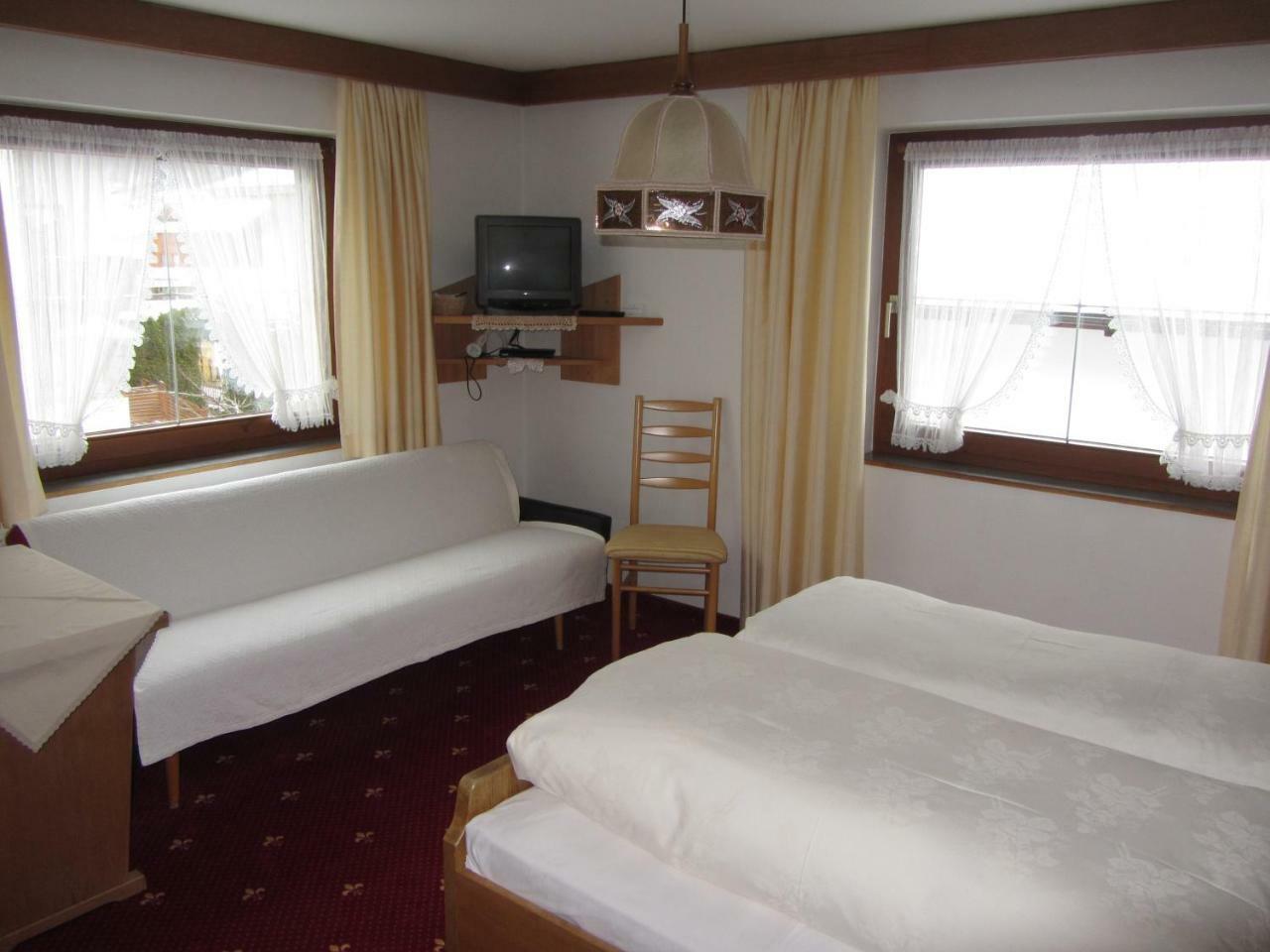 Ferienwohnung Familie Hoefler Längenfeld Buitenkant foto